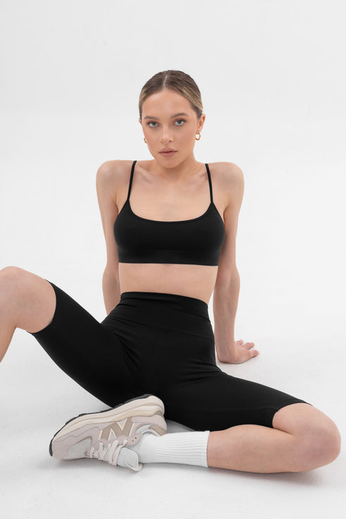Basic Minimal Top Black